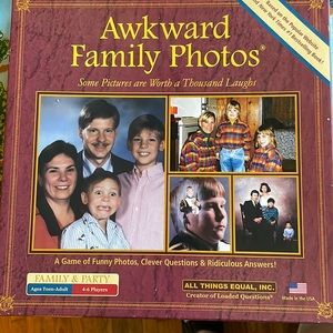 Awkward Family Photos Board game
